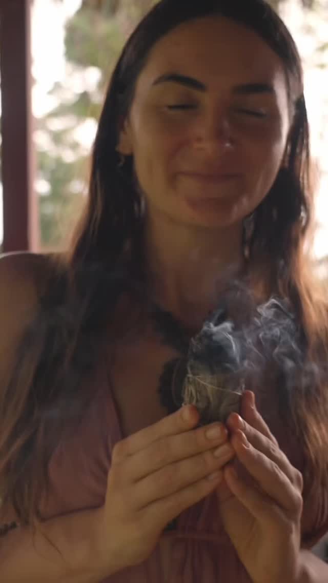 Instagram post from amoracommunity. This post is in position 8.