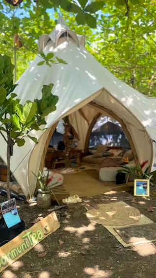 Instagram post from amoracommunity. This post is in position 6.