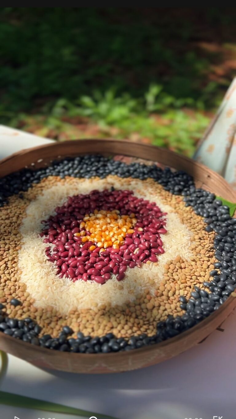 Instagram post from amoracommunity. This post is in position 6.